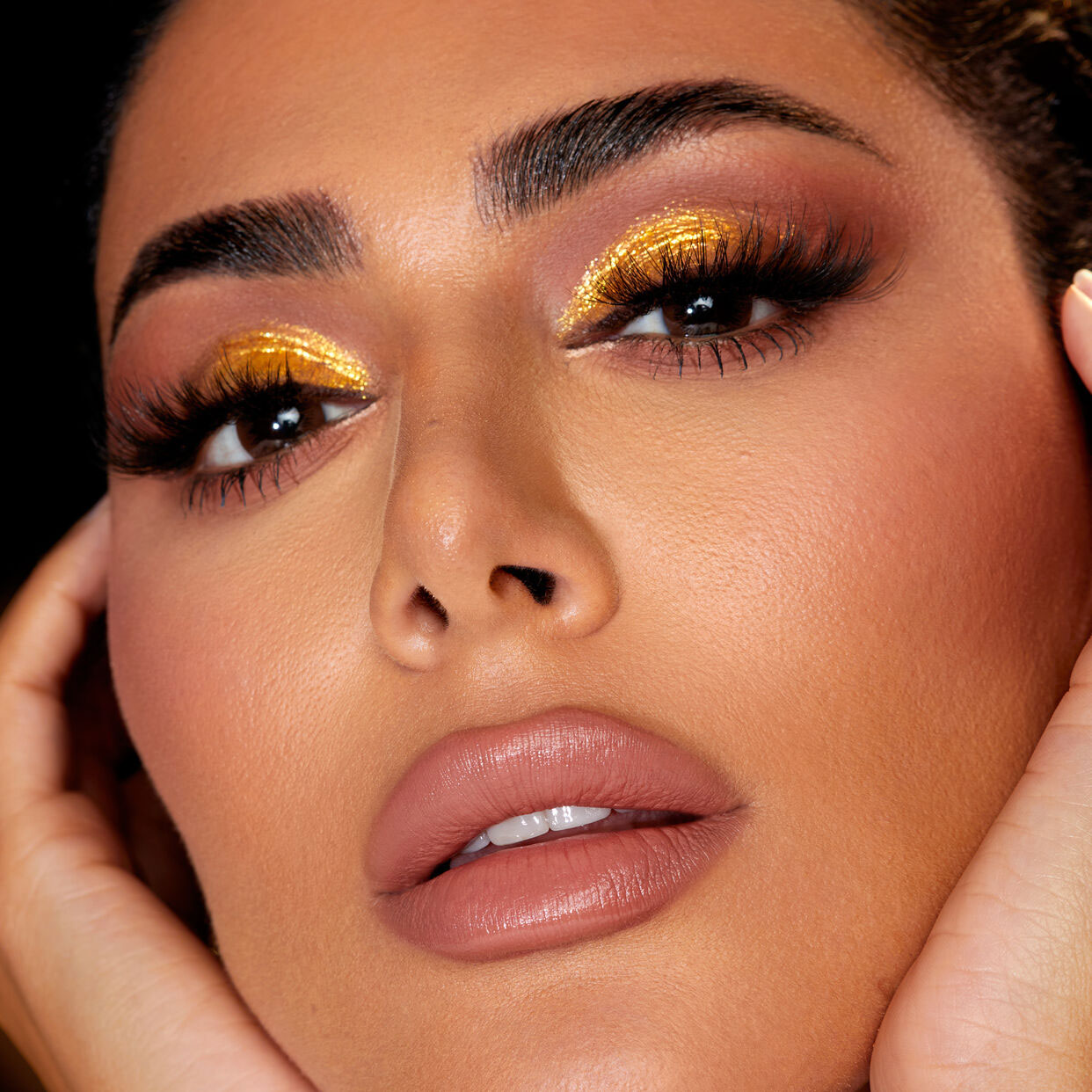 پالت سایه هدی بیوتی مدل ام پاورد Huda Beauty Empowered Eyeshadow Palette