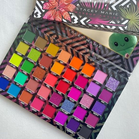پالت سایه بی پرفکت مدل کارناوال 3 B Perfect Carnival III Eyeshadow Palette
