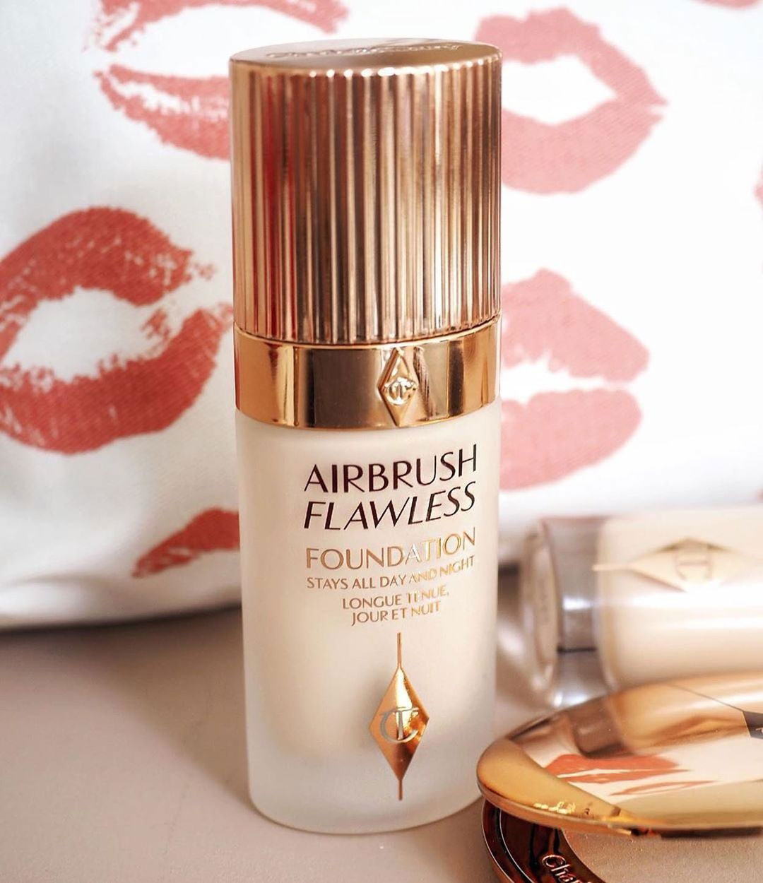 کرم پودر شارلوت تیلبری مدل ایربراش فلاولس Charlotte Tilbury Airbrush Flawless